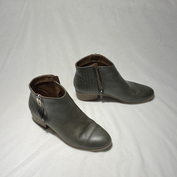 Vegan green leather ankle boots by Call It Spring - Picture 1 of 10